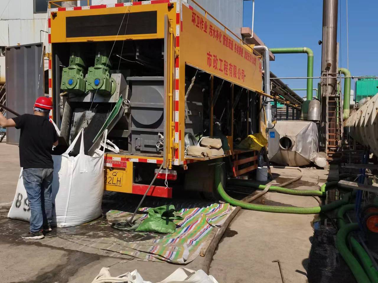 富锦淤泥压干处理