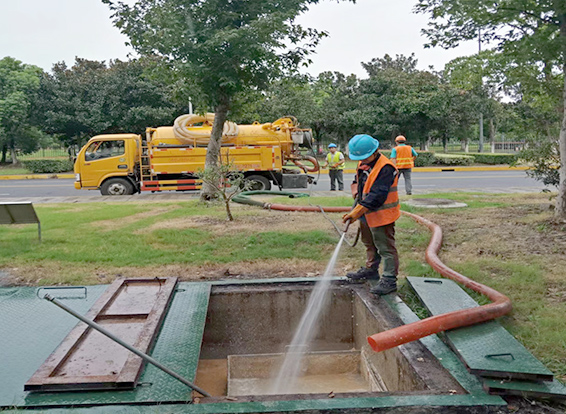 富锦化油池清理